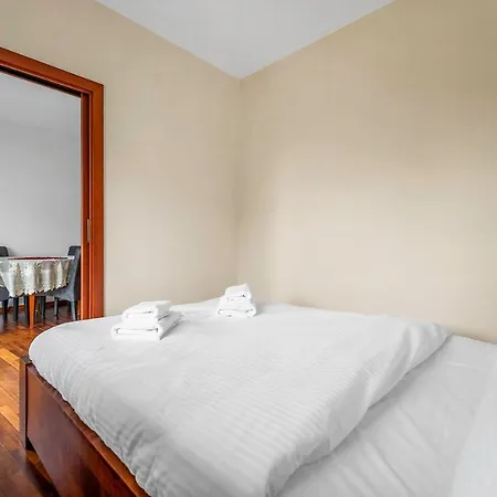 Malborska Metro Kondratowicza By Bookinghost * Varsovie