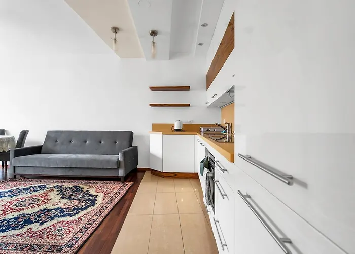 Malborska Metro Kondratowicza By Bookinghost * 华沙