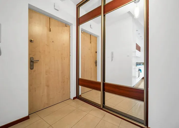 Malborska Metro Kondratowicza By Bookinghost *