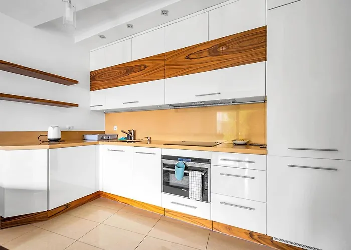 Malborska Metro Kondratowicza By Bookinghost 公寓