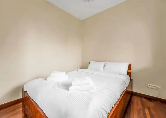 Malborska Metro Kondratowicza By Bookinghost 公寓